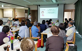 ピノキオ薬局の薬剤師が、富加町高齢者活動センターで「認知症治療薬とお薬手帳の活用方法」をテーマに講演を行いました。